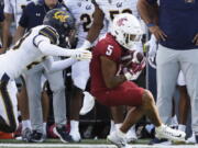 Washington State wide receiver Lincoln Victor, right, catches a pass while defended by California cornerback Jeremiah Earby during the first half of an NCAA college football game, Saturday, Oct. 1, 2022, in Pullman, Wash.