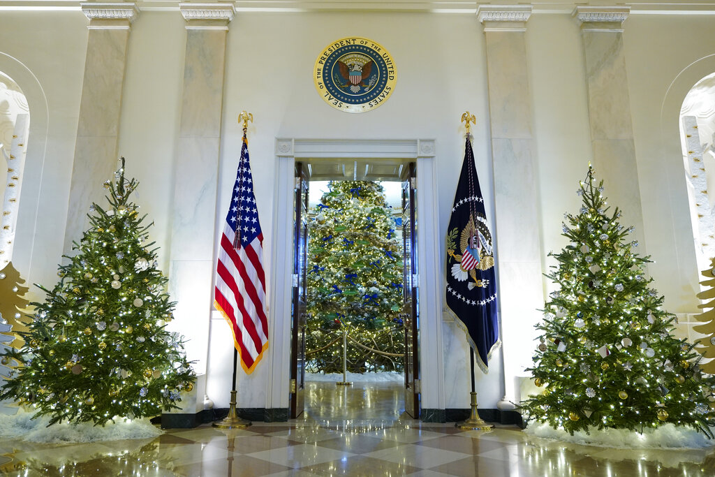 White House decorated in 'We the People' theme for holidays