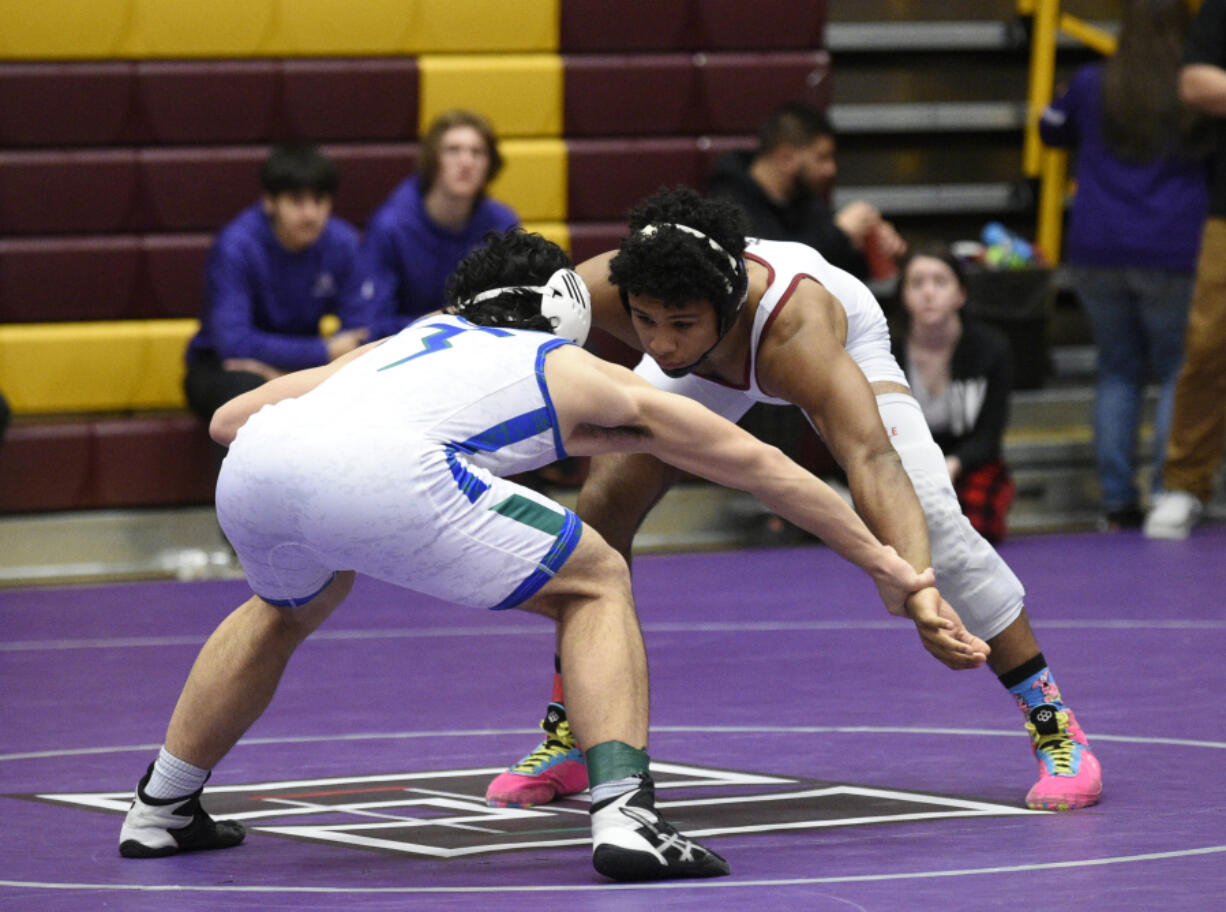 Prairie's Alex Ford, right, and Mountain View's Elijah Mar wrestle in the 170-pound championship match at the Class 3A Greater St. Helens League district wrestling championships on Saturday, Feb. 4, 2023 at Prairie High School.