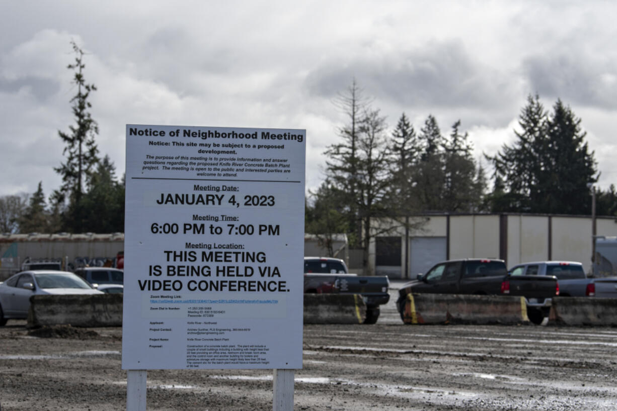 A sign advertises a past neighborhood meeting about Knife River's planned concrete batch plant on Northeast 101st Street. While the company hasn't filed a permit request yet, opponents are already organizing.