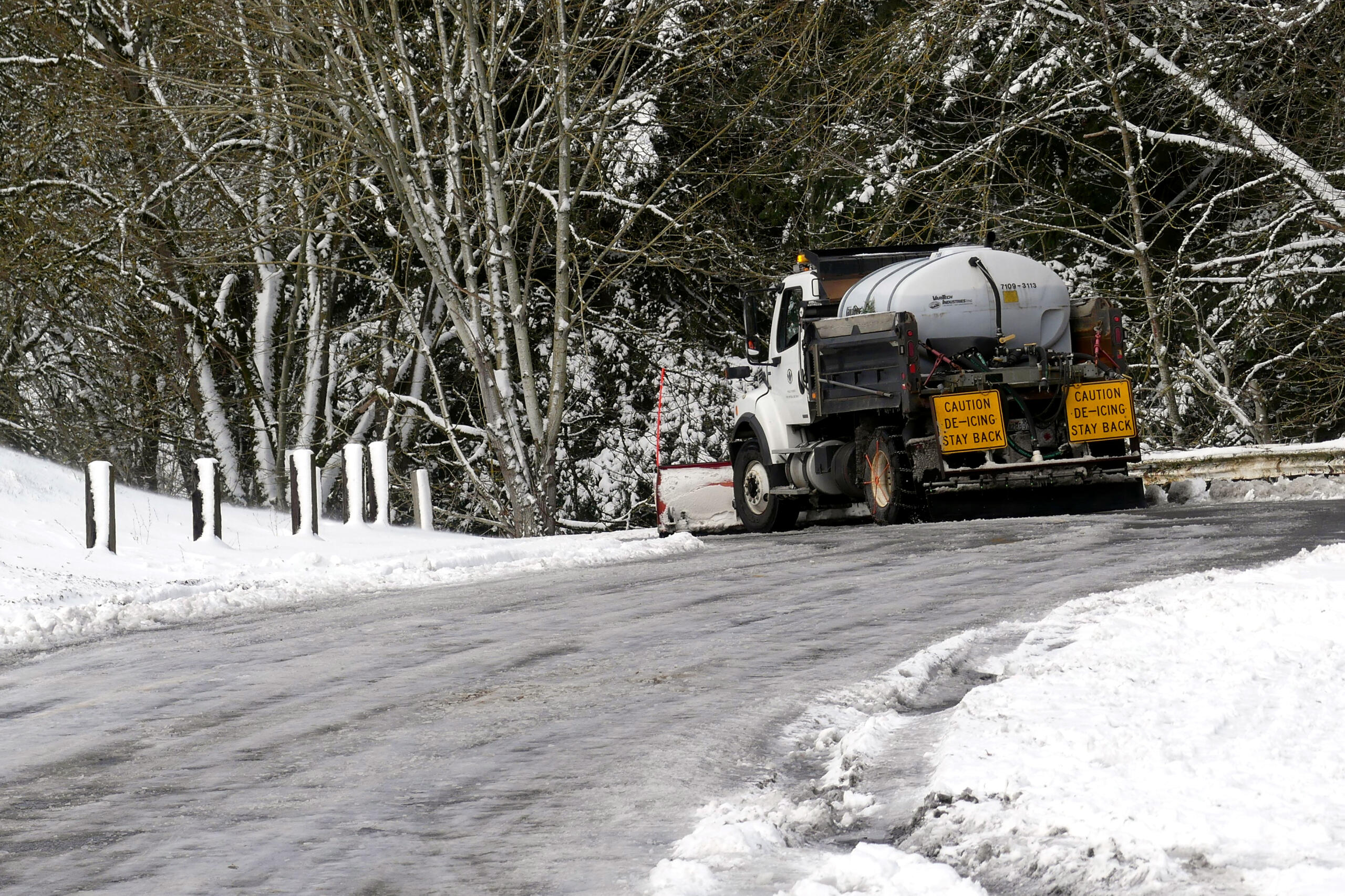 Winter weather crashes block freeways in Clark County, Portland - The  Columbian