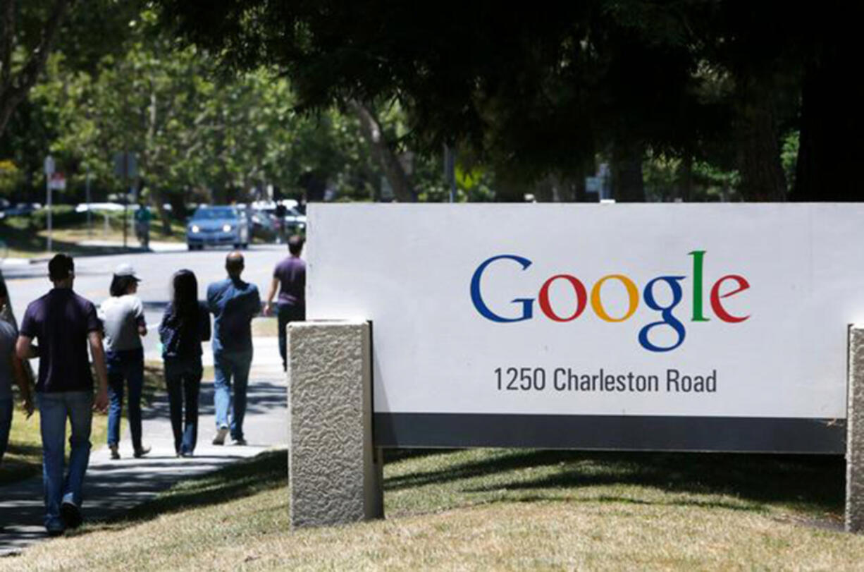 Google employees walk to and from the GooglePlex along Charleston Road in Mountain View, California, Tuesday, June 24, 2014.