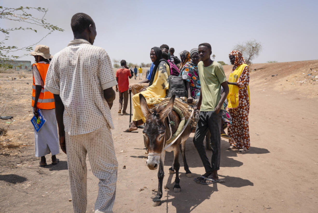 FILE - People cross the border from Sudan to South Sudan at the Joda border crossing in South Sudan, May 16, 2023. The U.N. migration agency says Sudan's conflict has displaced more than 2 million people as the tally of civilians killed in the fighting climbed to at least 959 people. Sudan has plunged into chaos since mid-April when monthslong tensions between the military and its rival, the paramilitary Rapid Support Forces, exploded into open fighting in the capital, Khartoum, and elsewhere across the northeastern African nation. The fighting has forced more than 1.6 million people to leave their homes for safer areas inside Sudan.