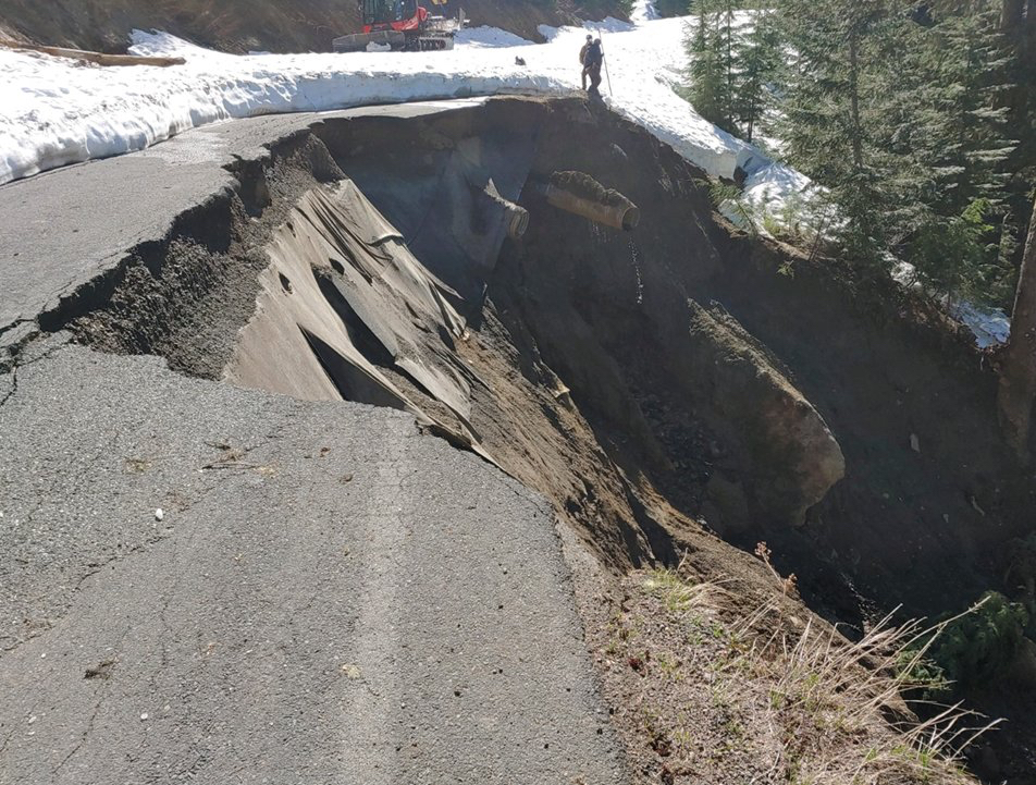 Landslide further limits access to Mount St. Helens area - The