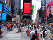 Tourists and New Yorkers gather on Times Square in New York City. (Luiz C.