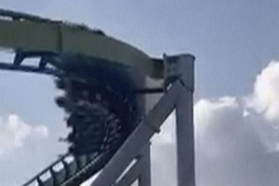 Wisconsin probes how 8 roller coaster riders became trapped upside