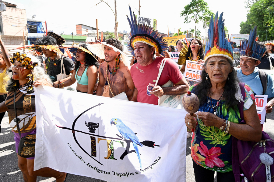 Region Leaders, Led by Lula, Sign a Rainforest Pact - The