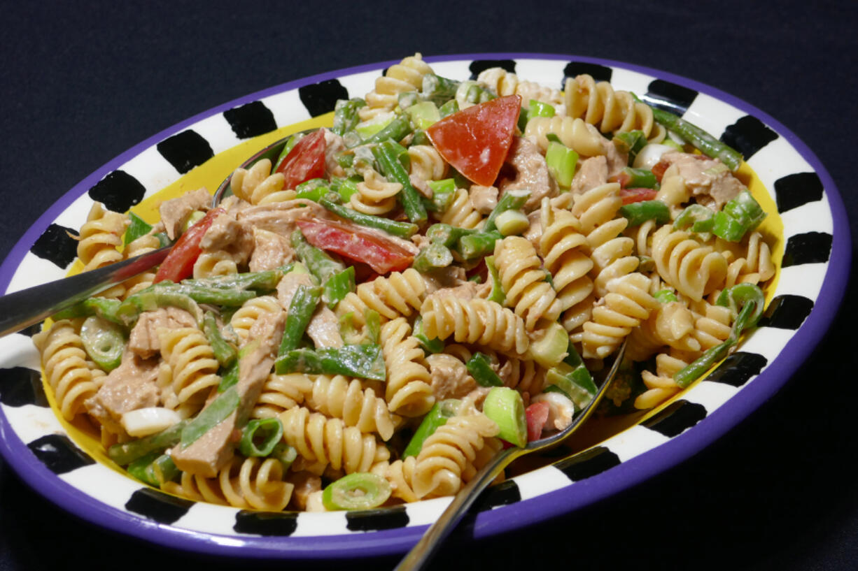 Barbecued Pork Pasta Salad (Linda Gassenheimer/TNS)