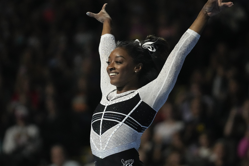 Simone Biles leads U.S. gymnastics to record 7th straight world