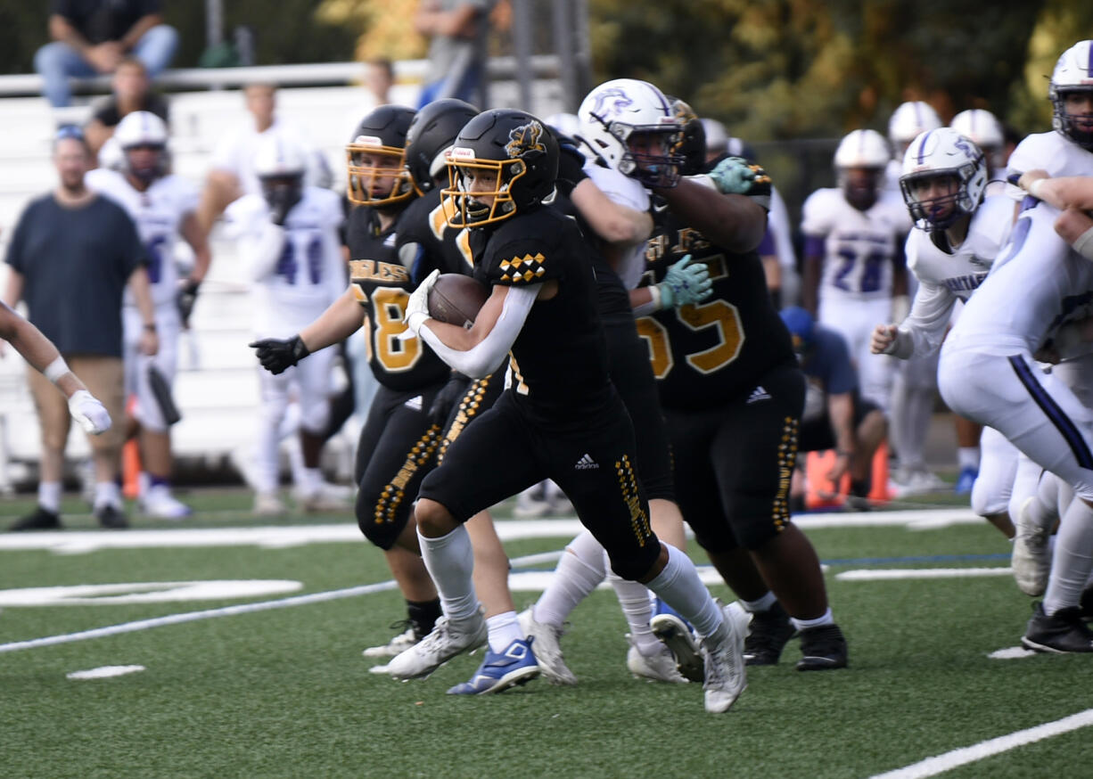 Rafael Bauman of Hudson’s Bay breaks free on a 75-yard touchdown run against Heritage in Bays’ 31-7 win on Friday, Sept. 1, 2023.