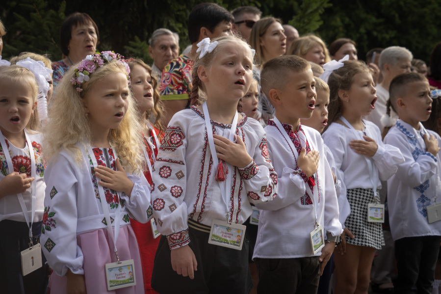 Ukrainian children go back to school amid war - The Columbian