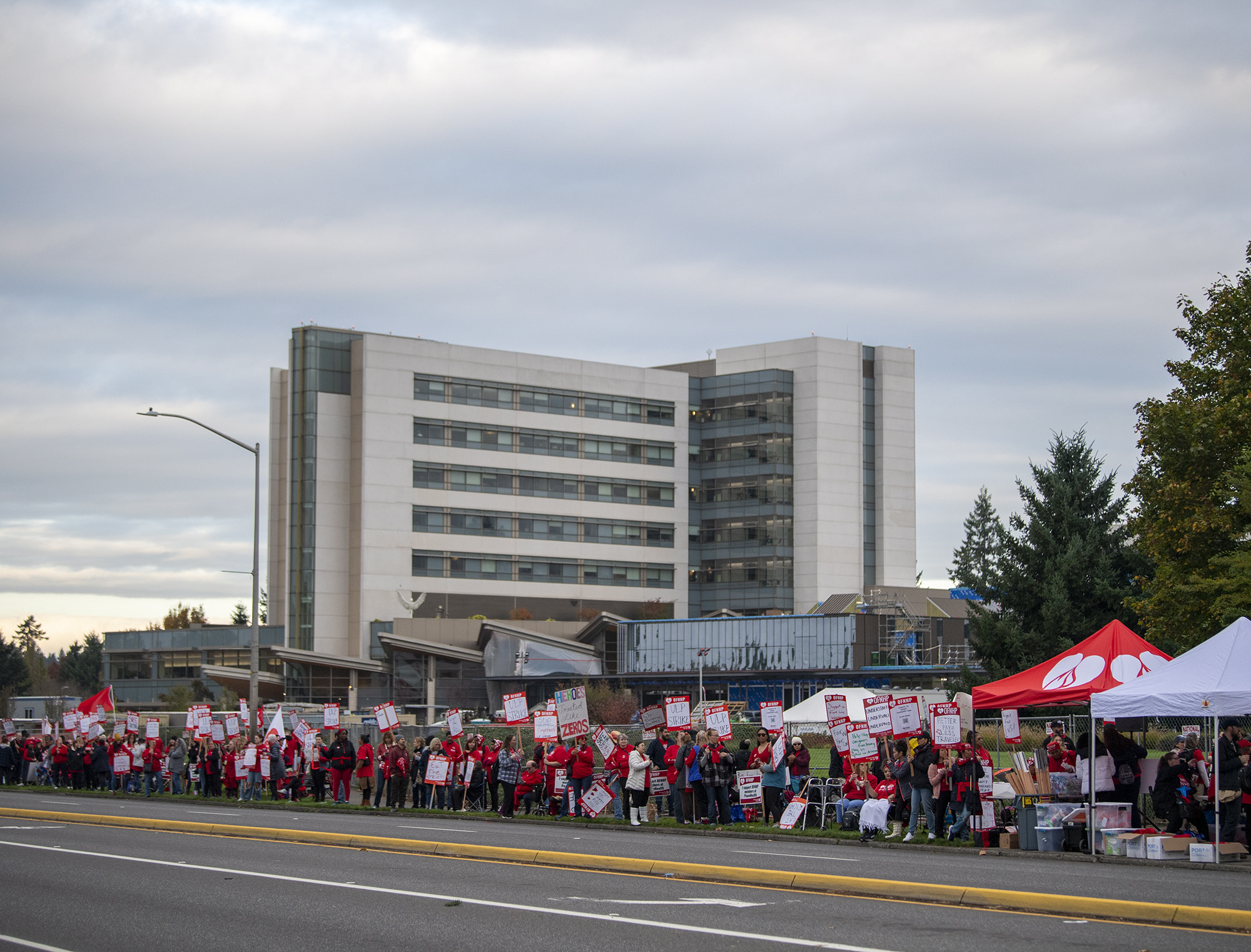 Five-day health care worker strike begins at PeaceHealth in Vancouver; second  health care picket this month - The Columbian