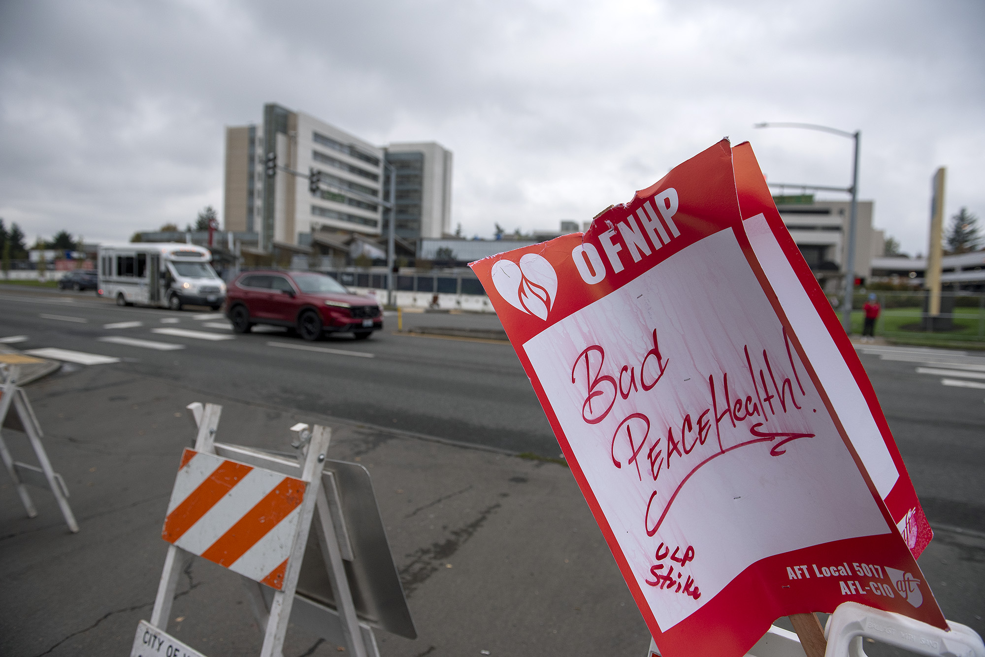 Five-day health care worker strike begins at PeaceHealth in Vancouver;  second health care picket this month - The Columbian