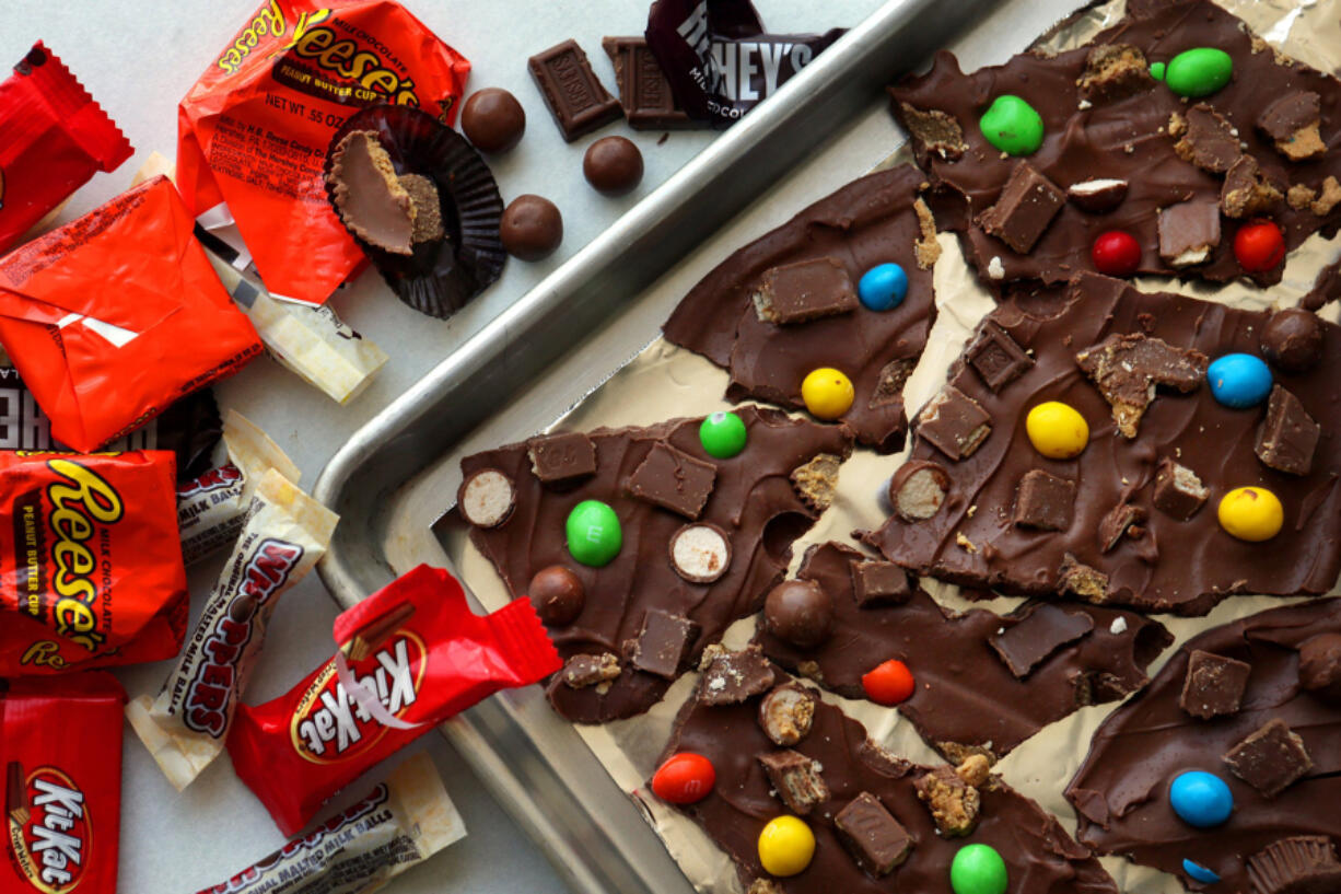 Halloween Candy Bark (Huy Mach/St.