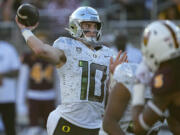 Oregon quarterback Bo Nix (10) throws during the second half on an NCAA college football game against Arizona State, Saturday, Nov. 18, 2023, in Tempe, Ariz.