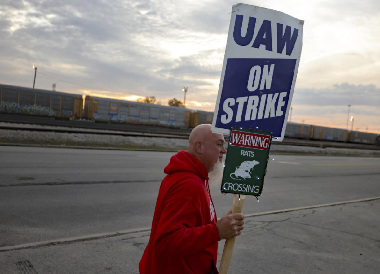 File - Dan Back, a United Auto Workers Local 12 member, pickets during the ongoing UAW strike at the Stellantis Toledo Assembly Complex on Thursday, Oct. 26, 2023, in Toledo, Ohio. Members of the United Auto Workers union moved closer to approving a contract agreement with Stellantis on Friday, Nov. 17,  as two large factories in Detroit voted overwhelmingly for the deal.