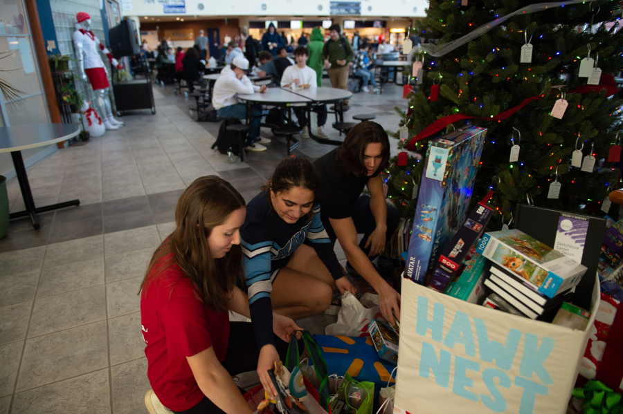 O Christmas trio: Three Hockinson High School students organize toy drive -  The Columbian