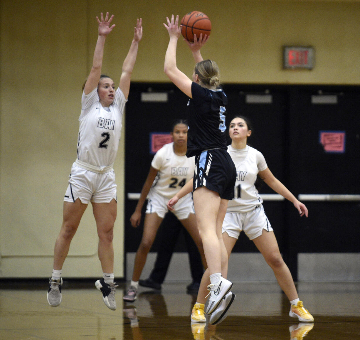 Hudson’s Bay’s Promise Bond (2) jumps to contest a shot attempt from Hockinson’s Siena Brown (5) during a 2A Greater St. Helens League girls basketball game on Friday, Dec. 8, 2023, at Hudson’s Bay High School.