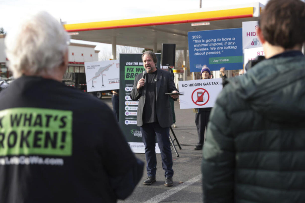 Let&Ccedil;&fnof;&Ugrave;s Go Washington founder Brian Heywood talks about ballot initiatives, including Initiative 2117, during a press conference at Jackson&Ccedil;&fnof;&Ugrave;s Shell Station in Kent on Tuesday, Nov. 21.