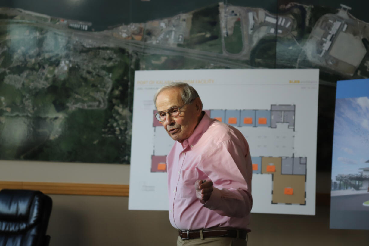 SCORE member Al Gold talks about the importance of the &ldquo;elevator Pitch&rdquo; to attendees of a SCORE Business Education series at the Port of Kalama. Several of the attendees completed the course and now have facilities located in the Port of Kalama&rsquo;s Mountain Timber Market.