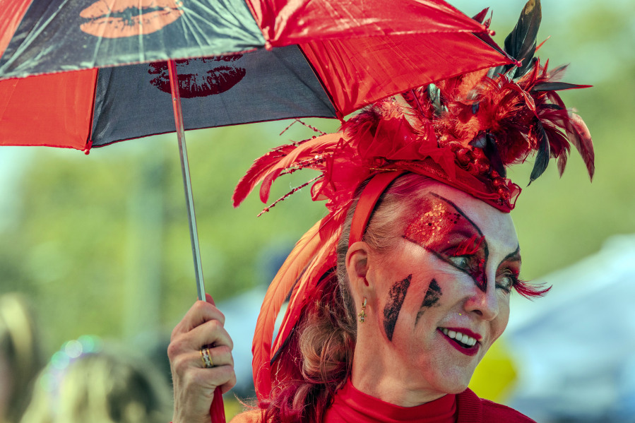 New Orleans bids joyous farewell to Carnival season - The Columbian