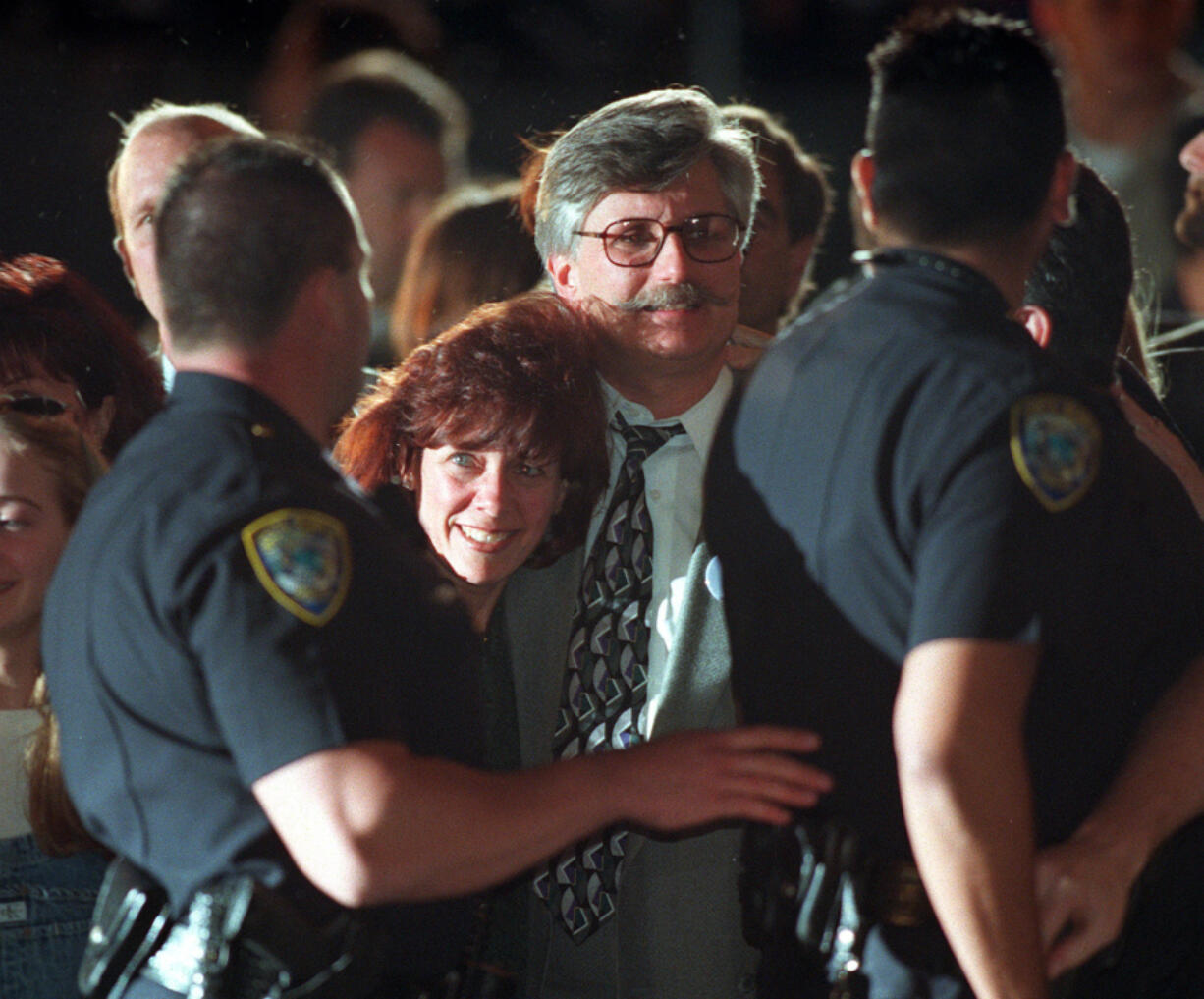 Fred Goldman, center, and his wife, Patti, leave a courthouse in Santa Monica in 1997 after a jury found football star O.J. Simpson guilty in a civil trial involving the slaying of Goldman&Ccedil;&fnof;&Ugrave;s son, Ronald.