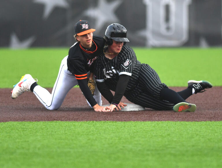 Union sophomore Parker Christian, right, and Battle Ground's Cooper McGowan collide at second base Friday, April 26, 2024, during Union’s 6-3 win against Battle Ground at Union High School.