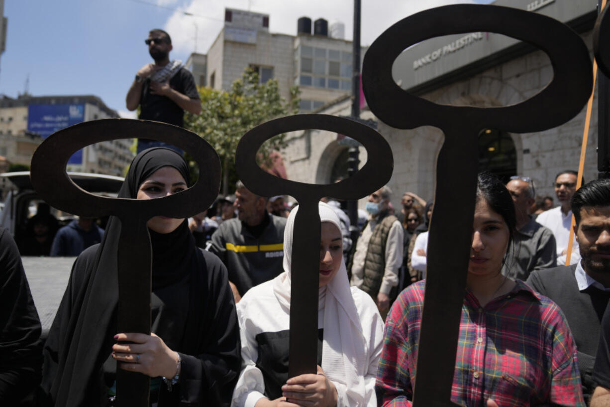 Palestinians carry mock large keys during a mass ceremony to commemorate the Nakba Day, Arabic for catastrophe, in the West Bank city of Ramallah, Wednesday, May 15, 2024. Palestinians are marking 76 years of dispossession on Wednesday, commemorating their mass expulsion from what is today Israel, as a potentially even larger catastrophe unfolds in Gaza, where more than half a million of people have been displaced in recent days by fighting.