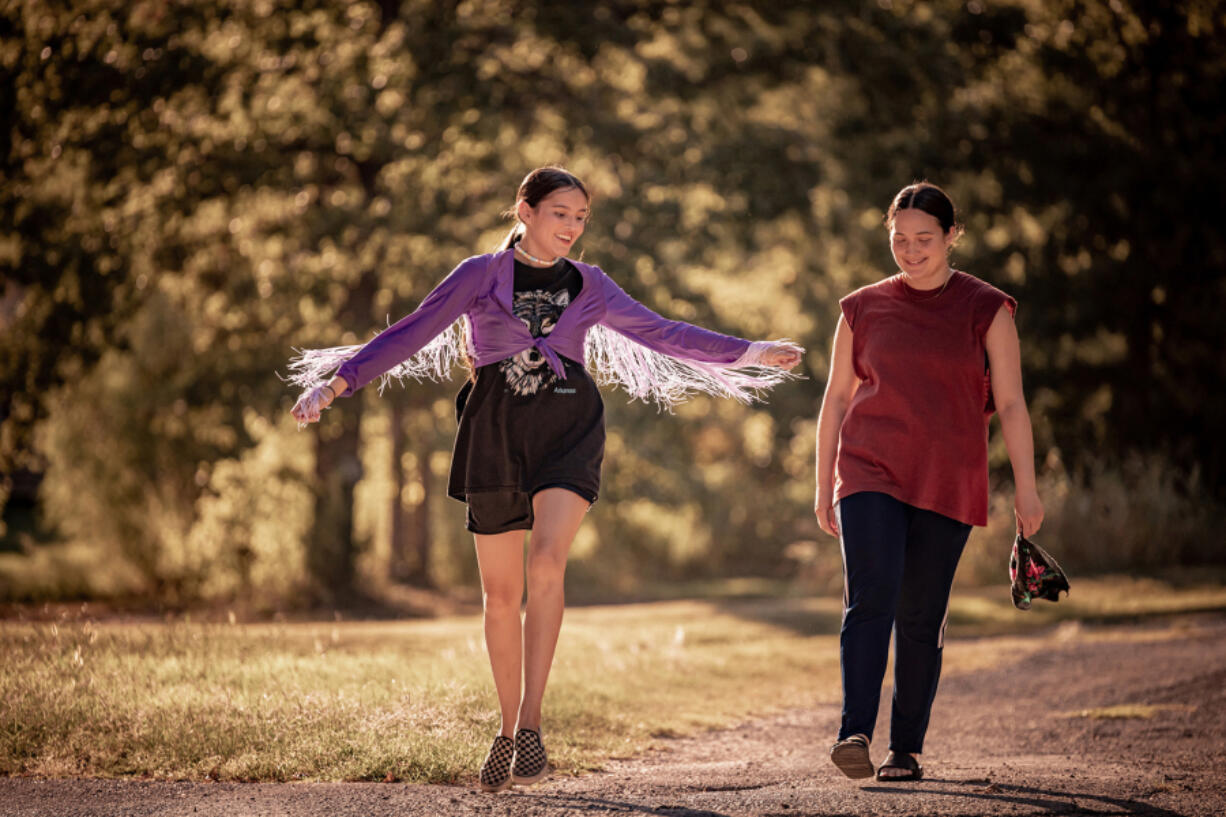 Isabel Deroy-Olson, left, and Lily Gladstone in &Ccedil;&fnof;&uacute;Fancy Dance.&Ccedil;&fnof;&ugrave; (Apple TV+/TNS)