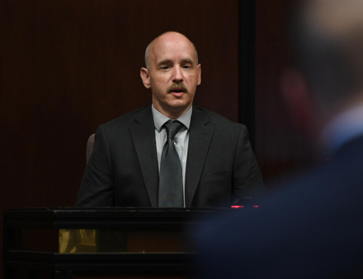 Clark County sheriff&rsquo;s Deputy Jonathan Feller responds to a question May 21 during the murder trial of Julio Segura at the Clark County Courthouse.