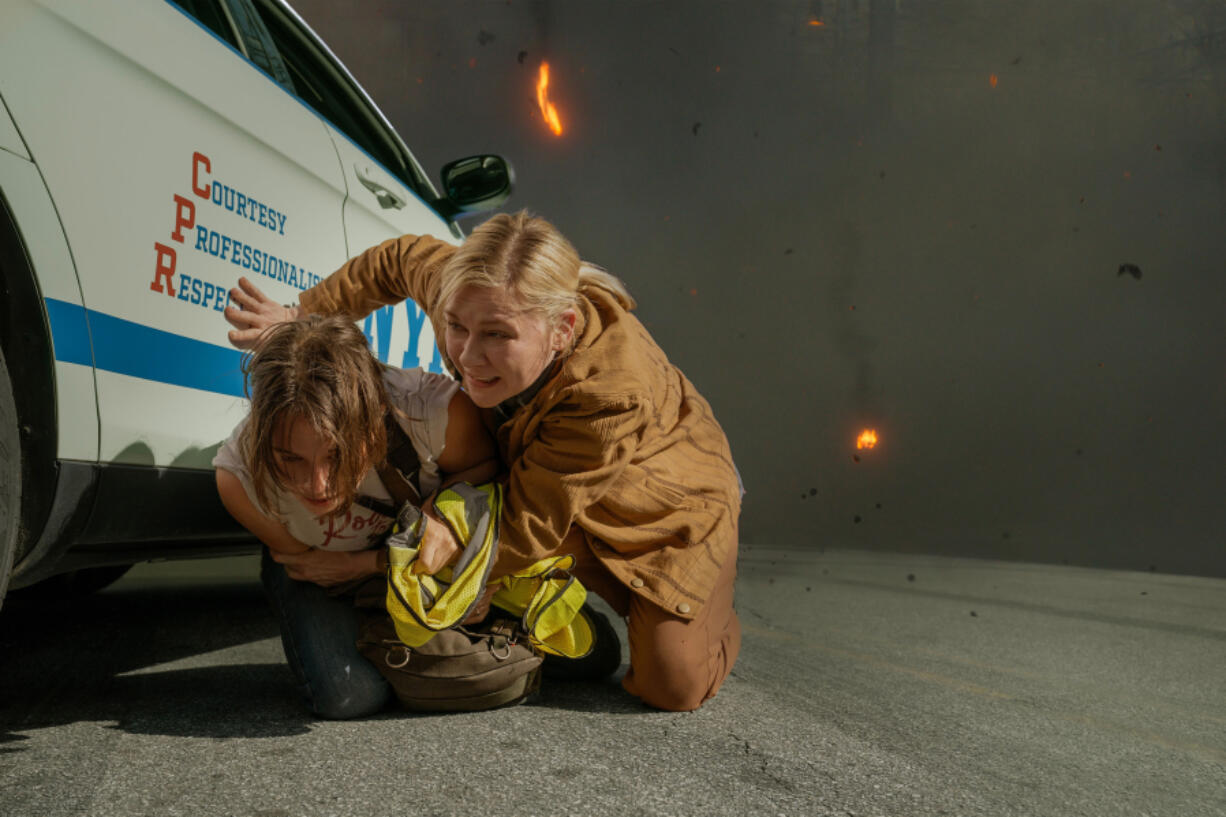 Cailee Spaeny, left, and Kirsten Dunst in &Ccedil;&fnof;&uacute;Civil War.&Ccedil;&fnof;&ugrave; (A24/TNS)