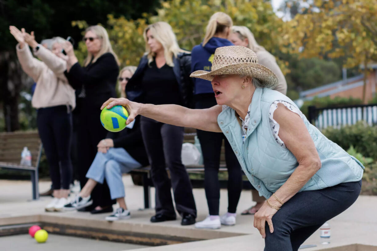 Nancy Myers of the &Ccedil;&fnof;&uacute;I Liff Bocce&Ccedil;&fnof;&ugrave; team lines up her ball during play for the Pacific Palisades Bocce League.