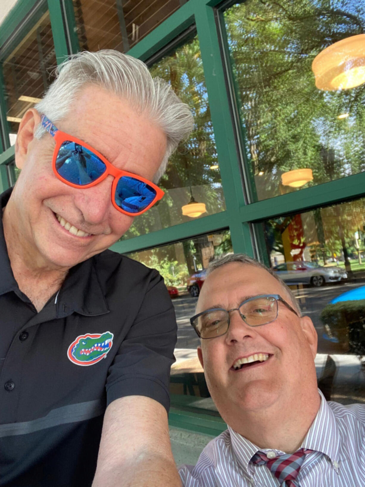 Columbian editor emeritus Lou Brancaccio, left, and current editor Craig Brown catch up at the Eighth Street Starbucks Coffee in downtown Vancouver on Wednesday.