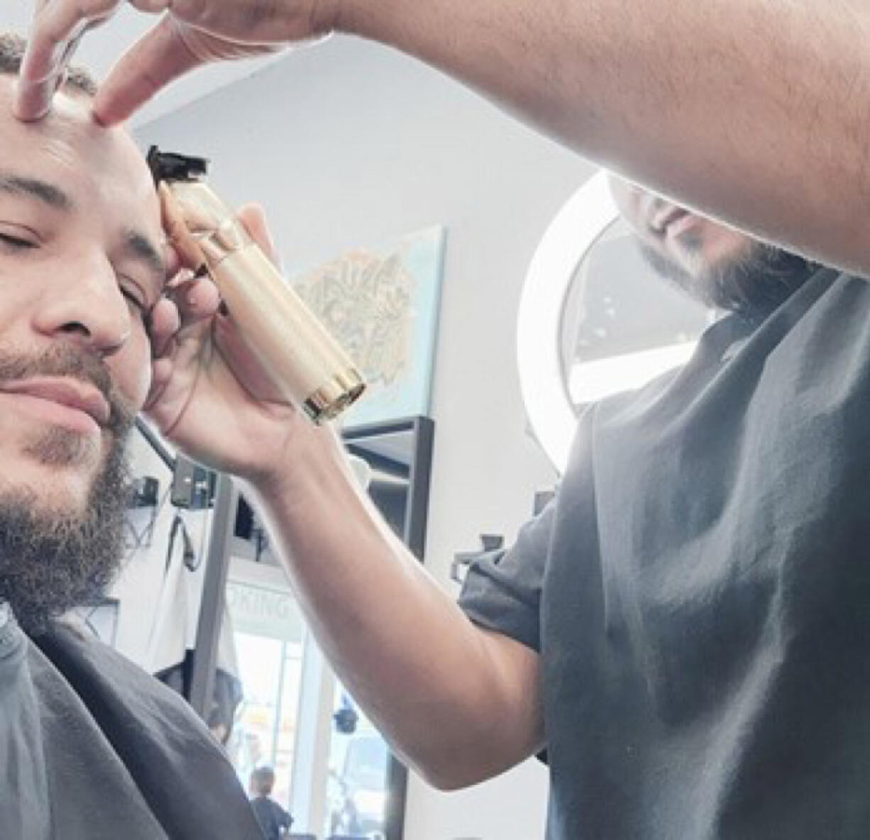 Northwest Credible Messenger met with local barbers and beauticians in Clark County recently to share information about its new program, which helps these professionals attain certifications in peer counseling.