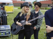 Melissa Etheridge, foreground, and Linda Wallem during the filming of the docuseries &ldquo;Melissa Etheridge: I&rsquo;m Not Broken.&rdquo; (James Moes/Paramount+)