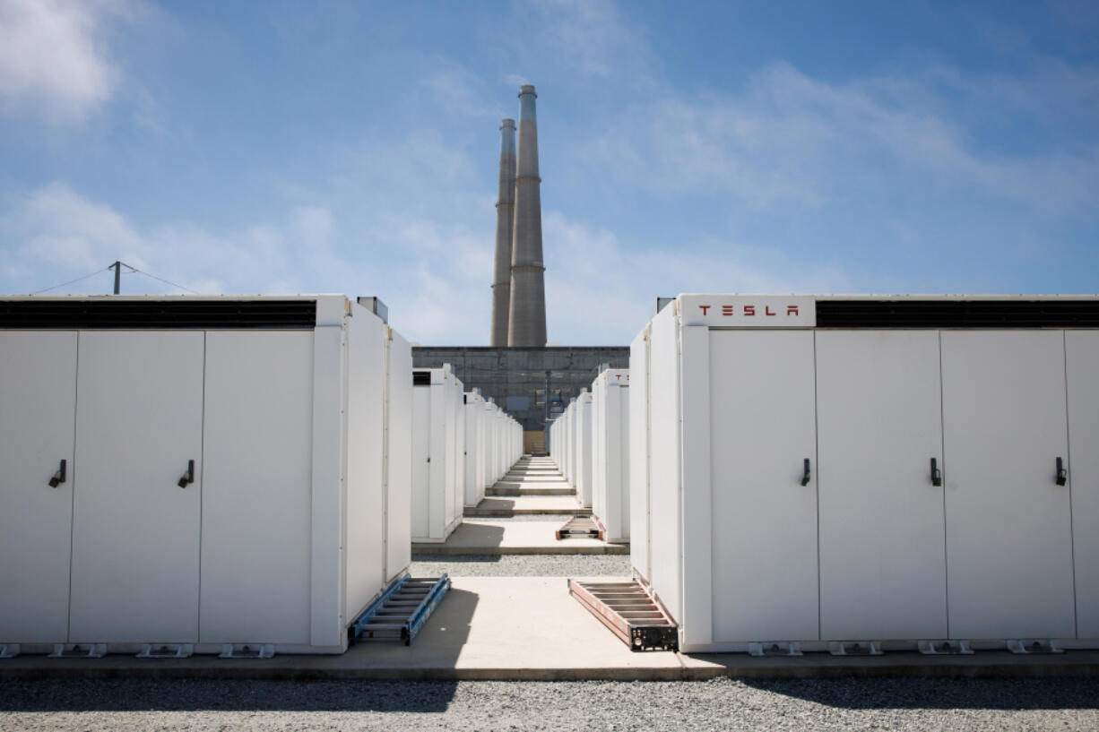 Rows of Tesla batteries in operation at PG&amp;E&Ccedil;&fnof;&Ugrave;s Elkhorn battery storage facility in Moss Landing, California, on Thursday, Aug. 15, 2024.