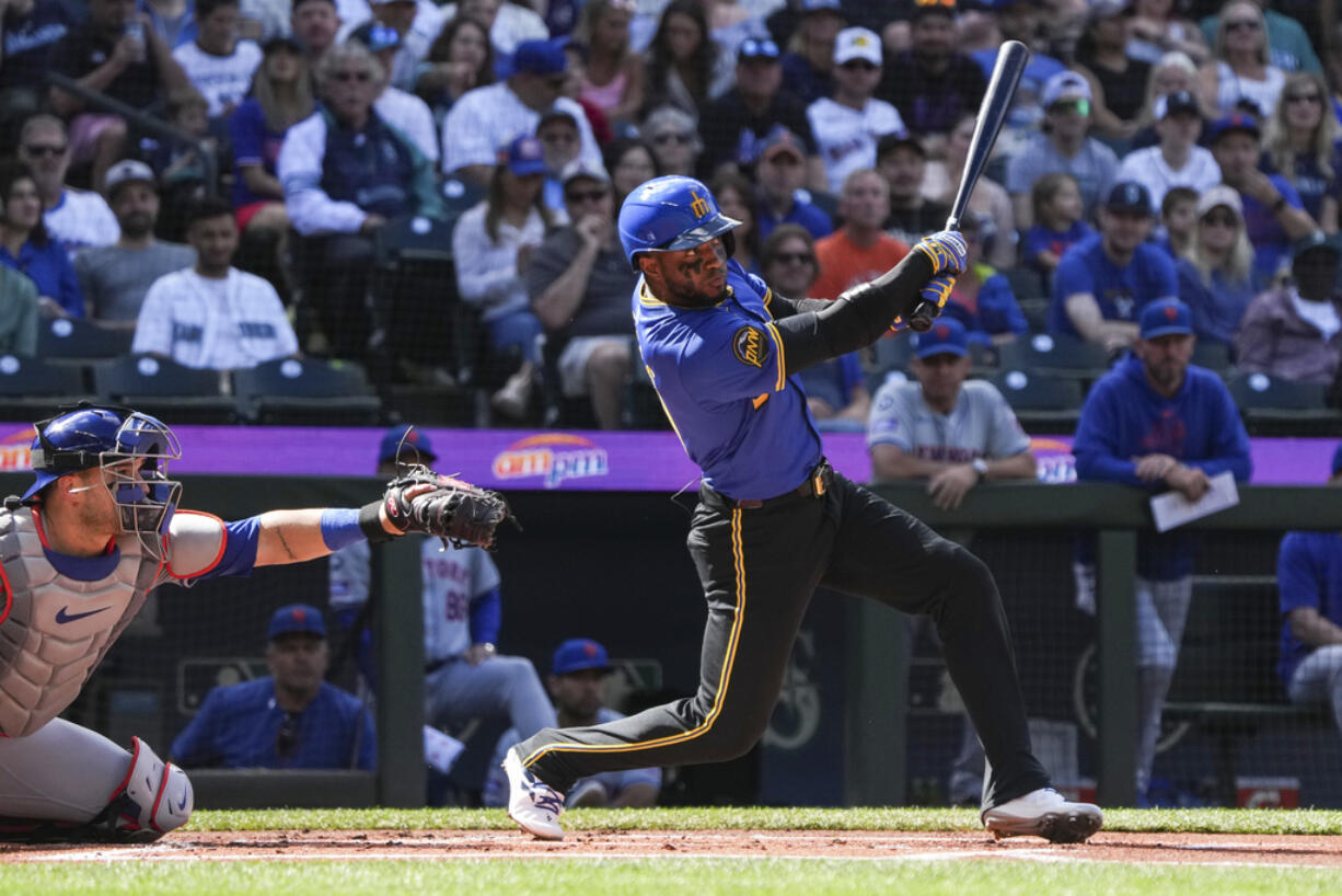 Seattle Mariners' Victor Robles, right, hits the ball for a foul during the first inning of a game against the New York Mets, Sunday, Aug. 11, 2024, in Seattle.