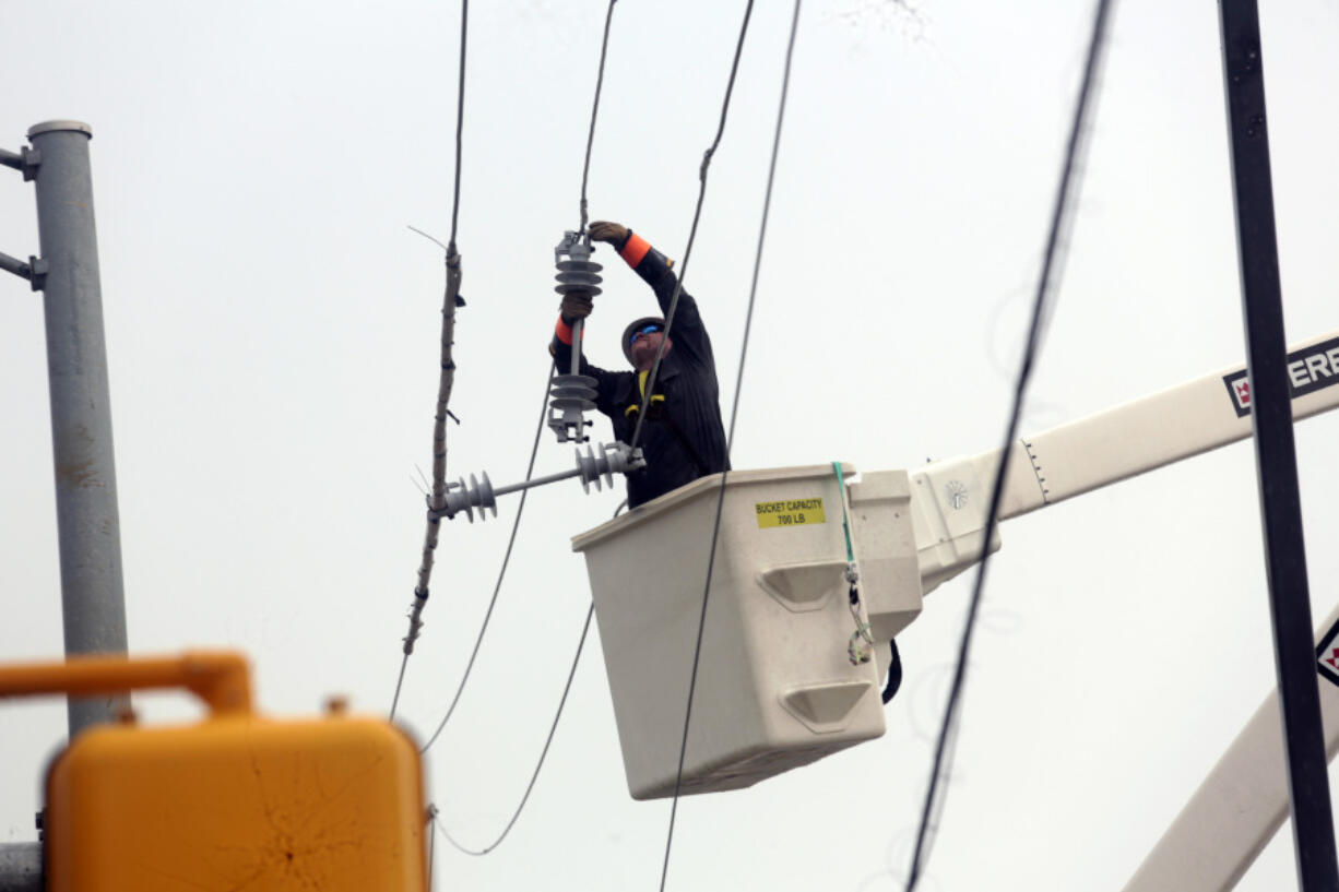 Utility crews work to restore electricity in Houston, July 11. Texas&rsquo; attorney general launched an investigation Monday into Houston&rsquo;s electric utility over allegations of fraud and waste following Hurricane Beryl.