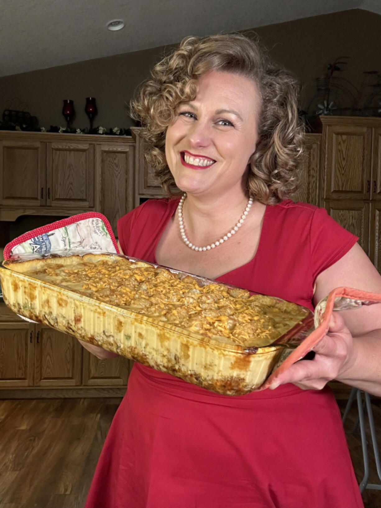 Amber Estenson, who goes by That Midwestern Mom on social media, went viral for making Minnesota Gov. Tim Walz&rsquo;s hot dish.