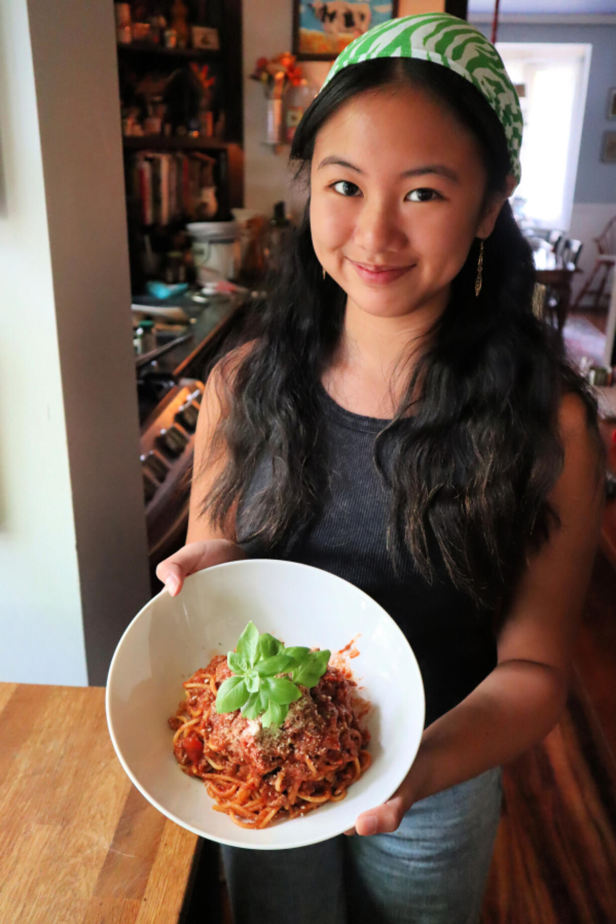 Pittsburgh Post-Gazette intern Kinnia Cheuk with a one-pot spaghetti she made in food editor Gretchen McKay&rsquo;s kitchen.