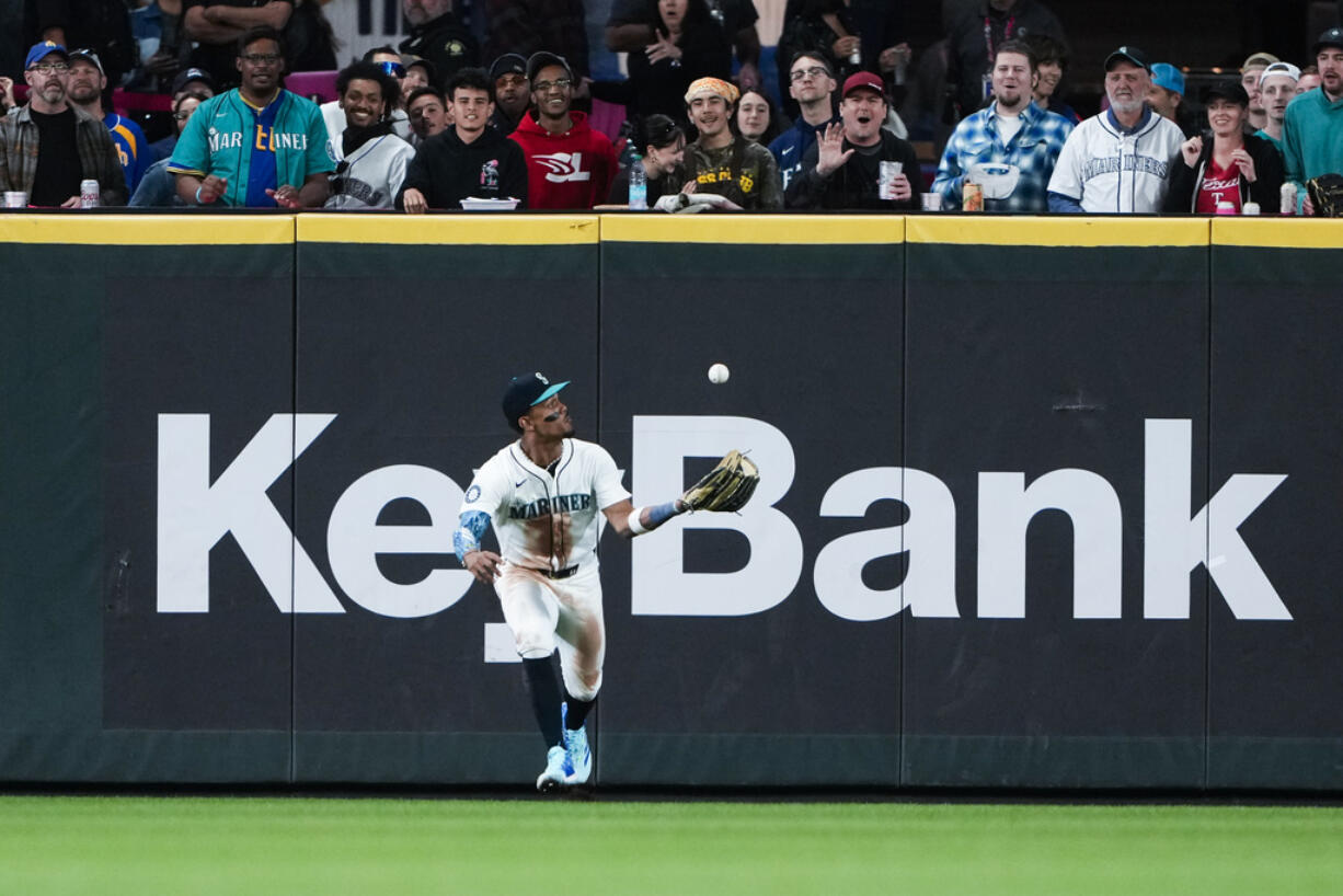 Seattle Mariners center fielder Julio Rodríguez catches the double hit by Texas Rangers' Wyatt Langford after it bounces in front of him during the eighth inning of a baseball game Thursday, Sept. 12, 2024, in Seattle.