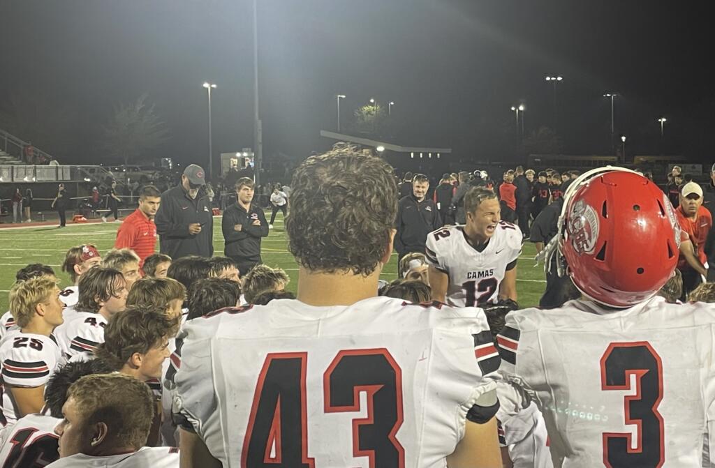 Camas senior Beau Harlan (12) leads players in a post-game chant following the Papermakers' 8-6 win over Clackamas (Ore.) on Friday, Sept. 13, 2024, at Clackamas High School.