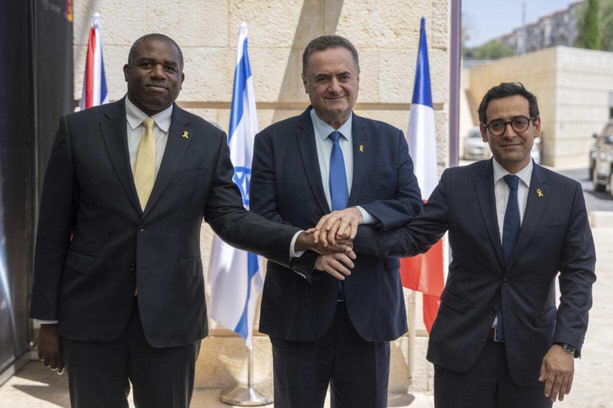 Britain&rsquo;s Foreign Secretary David Lammy, left, and French Foreign Minister St&eacute;phane S&eacute;journ&eacute;, right, are welcomed by Israeli Minister of Foreign Affairs Israel Katz, at their meeting in Jerusalem, Friday, Aug. 16, 2024.