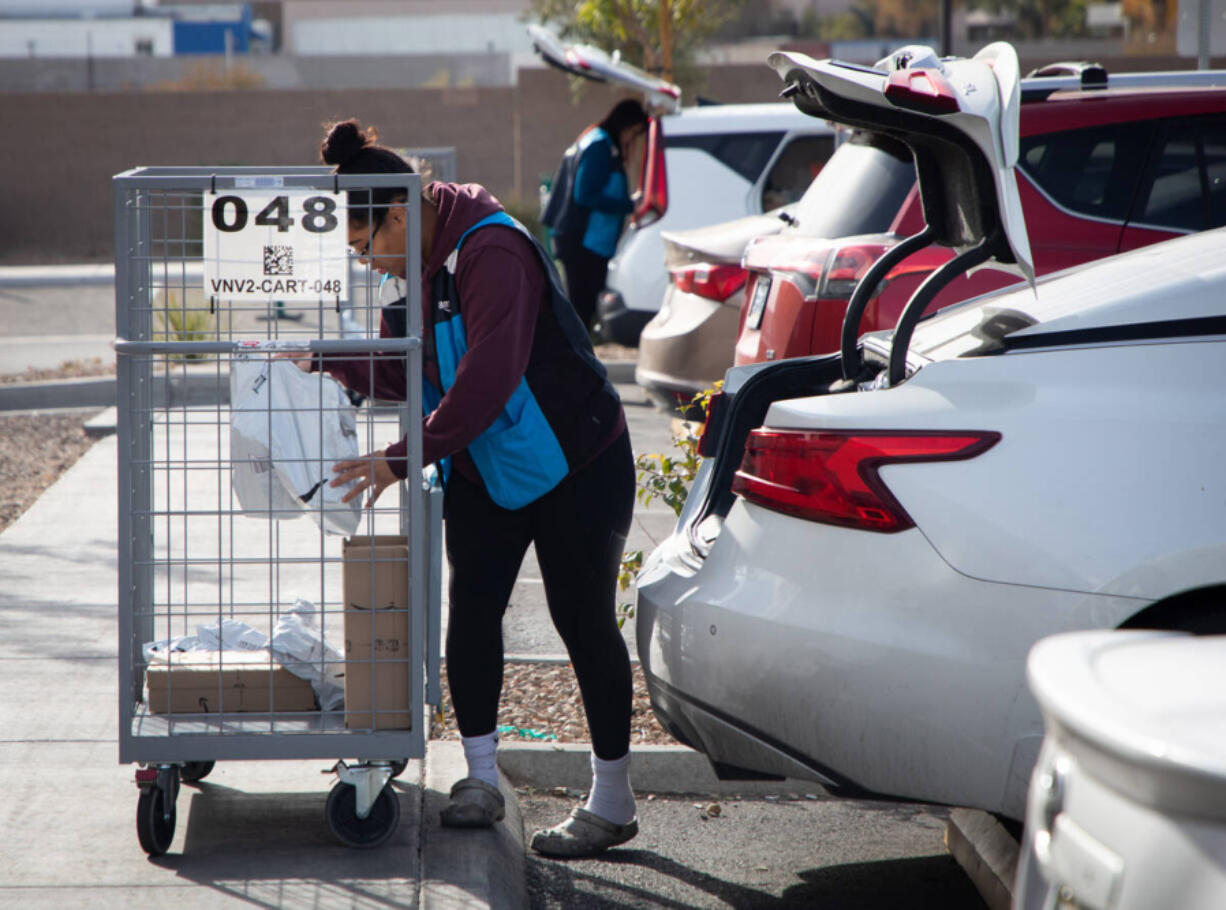 Aalaya McQuaig, Amazon Flex driver, loads packages into her car outside of Amazon&rsquo;s SNV1 facility on Thursday, Dec. 1, 2022.