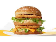 McDonald&Ccedil;&fnof;&Ugrave;s is bringing a chicken version of its Big Mac sandwich to the U.S. for a limited time, the company announced this week.