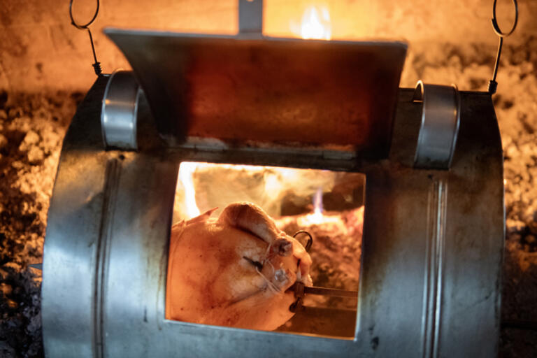 A chicken in a “tin kitchen” roasts next to the cookfire at Fort Vancouver National Historic Site. The kitchen captures exactly what it was like to be a kitchen worker or “steward” at Fort Vancouver in 1845.