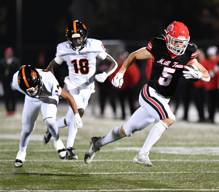 Camas senior Chase McGee (5) sprints for a touchdown Friday, Oct. 18, 2024, during the Papermakers’ 63-7 win against Battle Ground at Doc Harris Stadium in Camas.