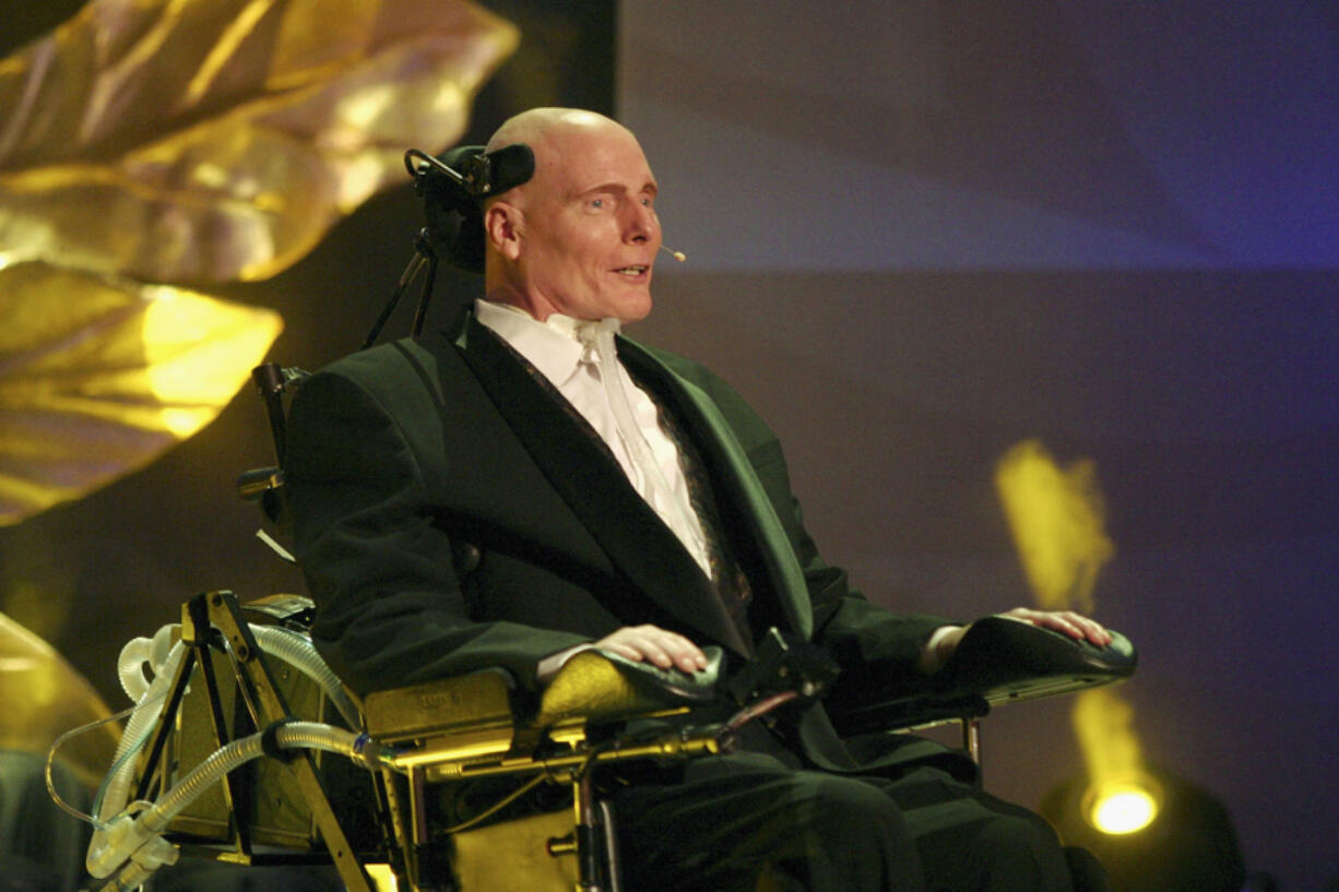 Christopher Reeve speaks Oct. 22, 2003, during the World Awards at Hamburg&rsquo;s Musikhalle in Hamburg, Germany.