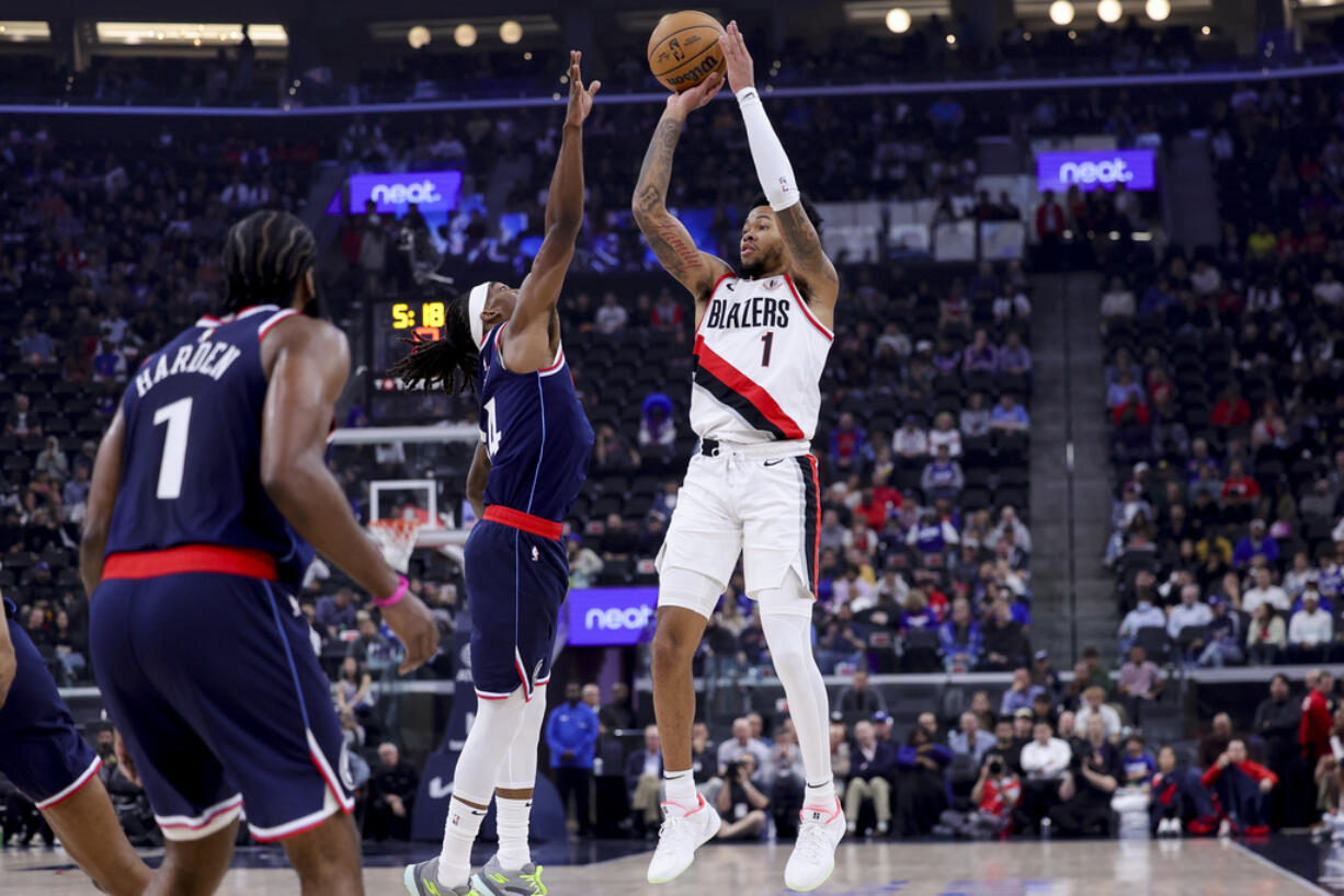 Portland Trail Blazers guard Anfernee Simons (1) shoots against Los Angeles Clippers guard Terance Mann (14) during the first half of an NBA basketball game, Wednesday, Oct. 30, 2024, in Inglewood, Calif.