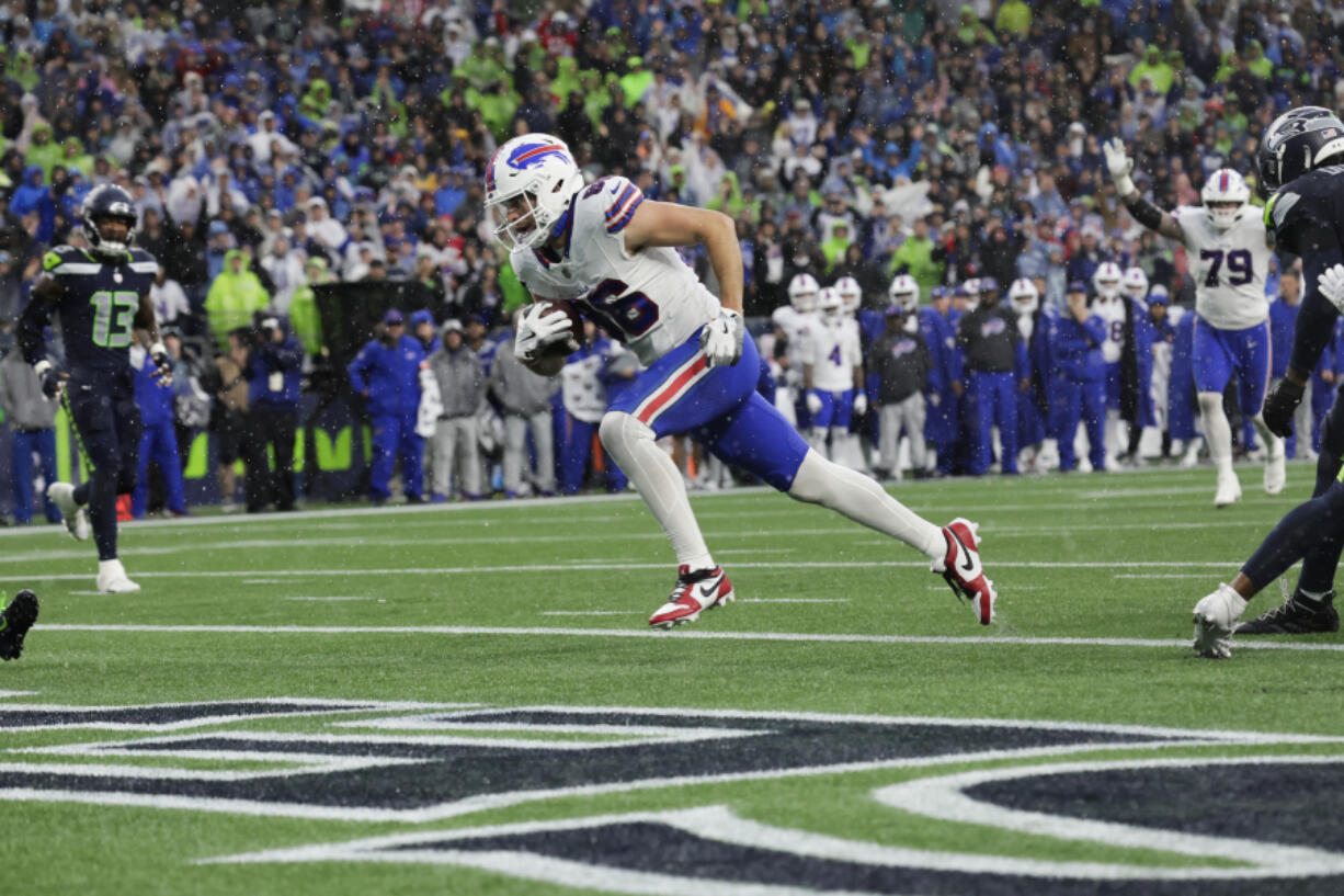 Buffalo Bills tight end Dalton Kincaid (86) scores a touchdown during the first half of an NFL football game against the Seattle Seahawks, Sunday, Oct. 27, 2024, in Seattle.